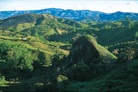 La roca magmtica aflora en la medida en que profundiza la erosin sobre el altiplano hasta excavar profundos caones.