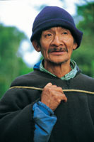 El mestizaje que se produjo en el altiplano del Macizo Colombiano, gener un mosaico de razas y costumbres. Sin embrago, algunos grupos como los paeces han logrado conservar su identidad.