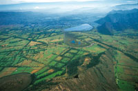 La laguna de Cucunub presenta un avanzado estado de sedimentacin causado por las actividades agropecuarias. Altiplano de Ubat.