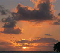El clima de La Guajira presenta un rgimen deficitario de lluvias, con perodos de sequa hasta de diez aos.