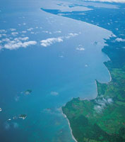 El litoral oriental del golfo, entre la desembocadura del ro Atrato y punta Goleta, est conformado por una serie de accidentes topogrficos que marcan el fin de la serrana del Darin.