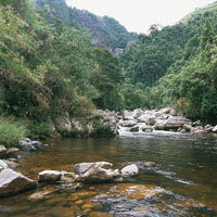 El levantamiento final de la cordillera Central y los procesos erosivos, generaron amplias divisorias de agua con lomos de tope plano, abruptos caones y valles donde quedaron atrapados mares interiores que ms tarde se convirtieron en zonas desrticas.
