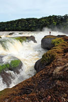 Catarata Jirijirimo en el río Apaporis, límite entre los departamentos de Vaupés y Amazonas.