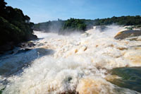 En el raudal Jirijirimo, en el límite de los departamentos de Vaupés y Amazonas, el río Apaporis se ensancha para luego encajonarse en una gran caída y finalmente pasar por un estrecho cañón.