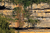 El cambio climático causa el retroceso de los glaciares a un ritmo acelerado. Caudal disminuìdo en un farallón cerca de Barichara en Santander.