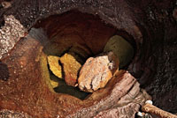 Aun en sus más pequeñas expresiones, el agua embellece y da vida. Concavidad en el lecho de Caño Cristales.