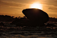 Las grandes corrientes de agua son capaces de movilizar y moldear enormes moles de roca. Raudal Maipures, río Orinoco.