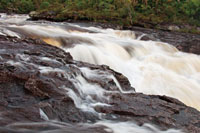 Sin importar cuán pronunciada es la pendiente de un cauce, la sonoridad y el movimiento del agua que baja por una ladera son fascinantes. 