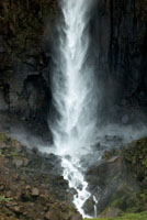 El Salto Las Nereidas presenta en su base una cascada de talud o pedregal.