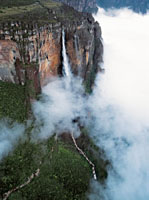 El Salto Ángel o Kerepakupai–merú, la caída de agua más alta del mundo, localizado en el Escudo Guayanés en Venezuela.