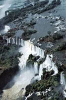Las Cataratas de Iguazú, en límites de Argentina, Brasil y Paraguay, son una de las caídas de agua más emblemáticas de Suramérica.
